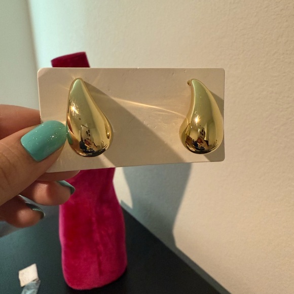 Accessories - Trendy Gold Teardrop Stud Earrings